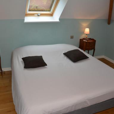 Lit de la chambre d'hôtes 