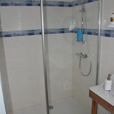 La douche de la chambre Ecluse