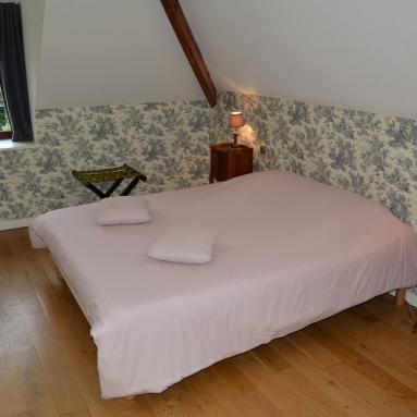 Le lit de la chambre Ecluse du gîte