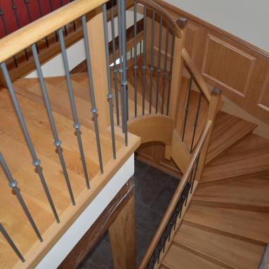 Escalier menant aux cuisines du gîte
