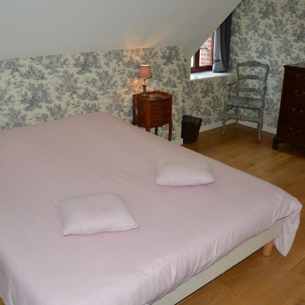 Lit de la chambre d'hôtes 