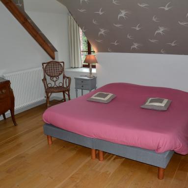 Lit de la chambre d'hôtes 